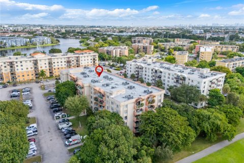 Copropriété à vendre à Miami, Floride: 2 chambres, 80.82 m2 № 2027814 - photo 15