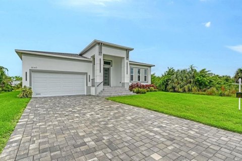 Villa ou maison à vendre à Port Charlotte, Floride: 4 chambres, 247.77 m2 № 2408885 - photo 3