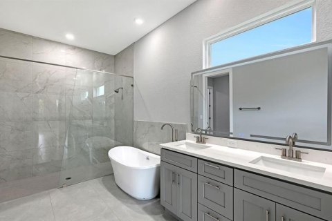 Villa ou maison à vendre à Port Charlotte, Floride: 4 chambres, 247.77 m2 № 2408885 - photo 16