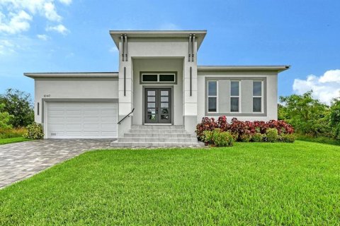 Villa ou maison à vendre à Port Charlotte, Floride: 4 chambres, 247.77 m2 № 2408885 - photo 4
