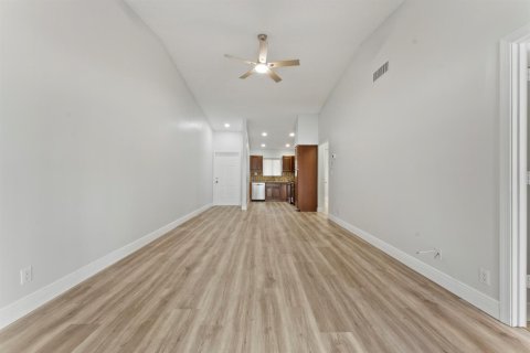 Copropriété à louer à Boca Raton, Floride: 2 chambres, 87.14 m2 № 2085432 - photo 9