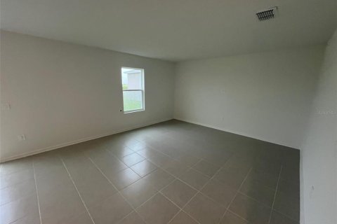 House in Haines City, Florida 5 bedrooms, 227.7 sq.m. № 1909820 - photo 4