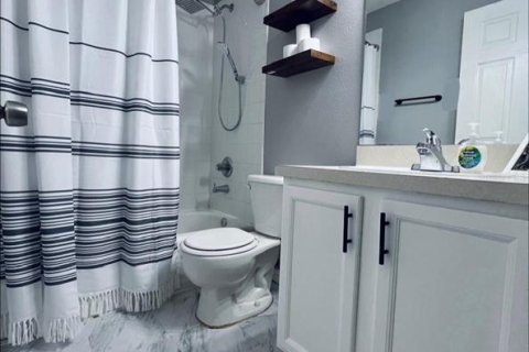 Townhouse in Tampa, Florida 3 bedrooms, 126.72 sq.m. № 1879436 - photo 15