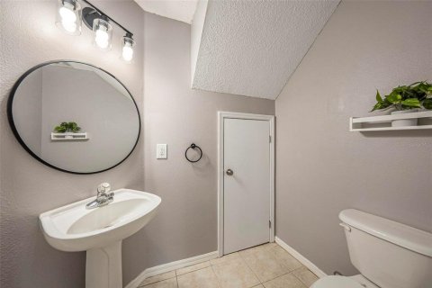 Townhouse in Tampa, Florida 3 bedrooms, 126.72 sq.m. № 1879436 - photo 11