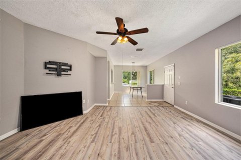 Townhouse in Tampa, Florida 3 bedrooms, 126.72 sq.m. № 1879436 - photo 7