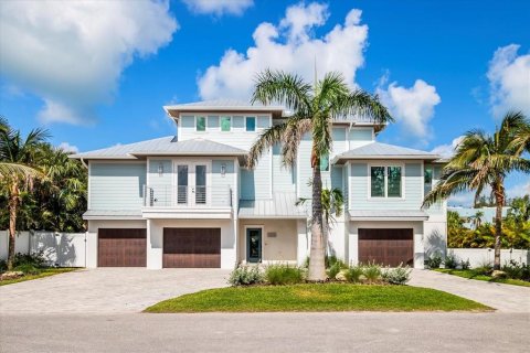 House in Holmes Beach, Florida 4 bedrooms, 258.64 sq.m. № 1725598 - photo 2