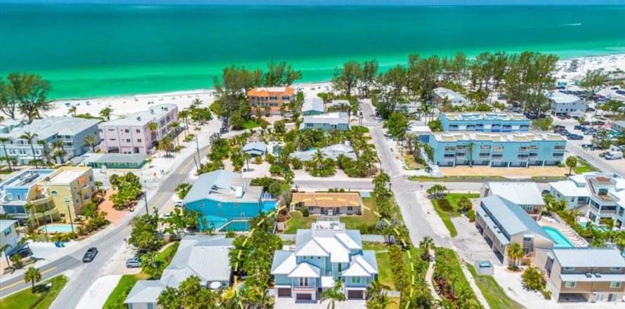 House in Holmes Beach, Florida 4 bedrooms, 258.64 sq.m. № 1725598