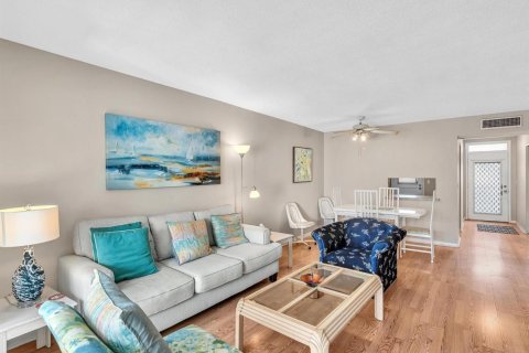 Condominio en Lauderdale Lakes, Florida, 2 dormitorios  № 2084493
