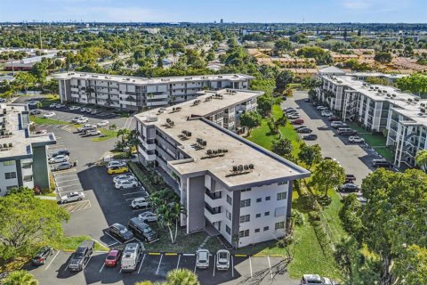 Condominio en venta en Lauderdale Lakes, Florida, 2 dormitorios, 94.85 m2 № 2084493 - foto 27