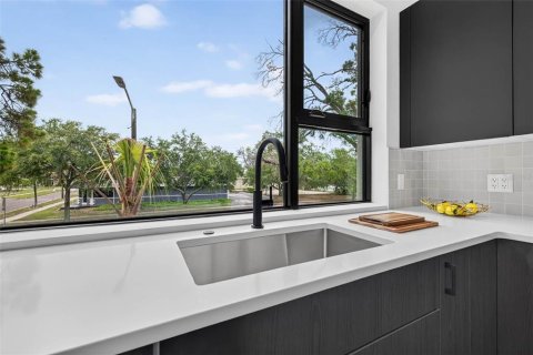 Adosado en venta en Saint Petersburg, Florida, 2 dormitorios, 135.17 m2 № 2238535 - foto 9