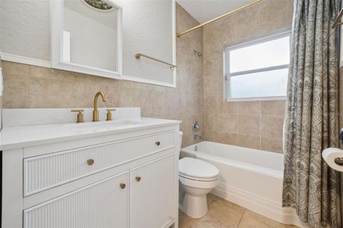 Commercial property in Orlando, Florida 3 bedrooms, 159.42 sq.m. № 2195735 - photo 22