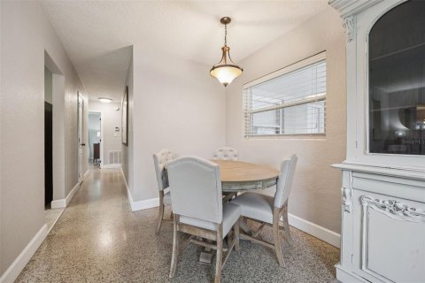 Commercial property in Orlando, Florida 3 bedrooms, 159.42 sq.m. № 2195735 - photo 10