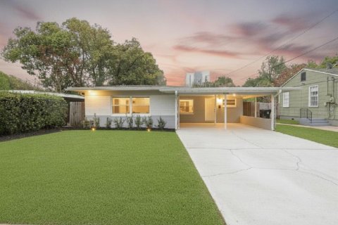Commercial property in Orlando, Florida 3 bedrooms, 159.42 sq.m. № 2195735