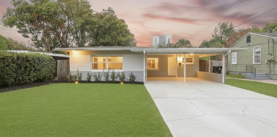 Commercial property in Orlando, Florida 3 bedrooms, 159.42 sq.m. № 2195735