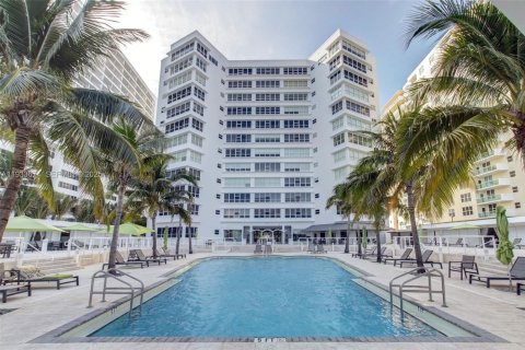 Condominio en alquiler en Miami Beach, Florida, 71.53 m2 № 1992246 - foto 21