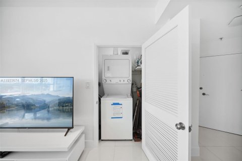 Condominio en alquiler en Miami Beach, Florida, 71.53 m2 № 1992246 - foto 15