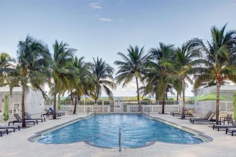 Condominio en alquiler en Miami Beach, Florida, 71.53 m2 № 1992246 - foto 20