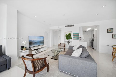 Condominio en alquiler en Miami Beach, Florida, 71.53 m2 № 1992246 - foto 13
