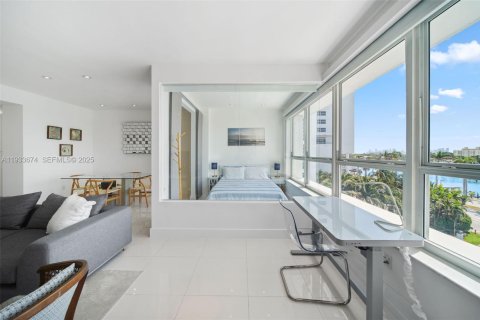 Condominio en alquiler en Miami Beach, Florida, 71.53 m2 № 1992246 - foto 11