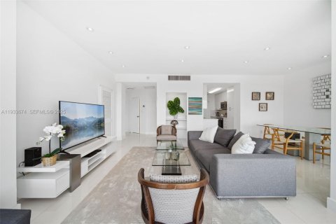 Condominio en alquiler en Miami Beach, Florida, 71.53 m2 № 1992246 - foto 14