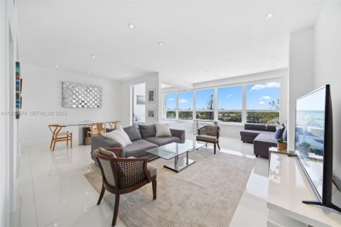 Condominio en alquiler en Miami Beach, Florida, 71.53 m2 № 1992246 - foto 2