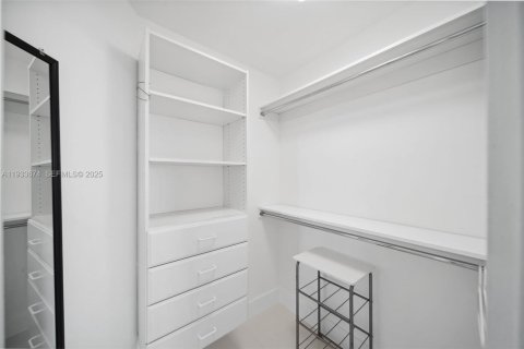 Condominio en alquiler en Miami Beach, Florida, 71.53 m2 № 1992246 - foto 17