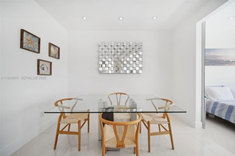 Condominio en alquiler en Miami Beach, Florida, 71.53 m2 № 1992246 - foto 6