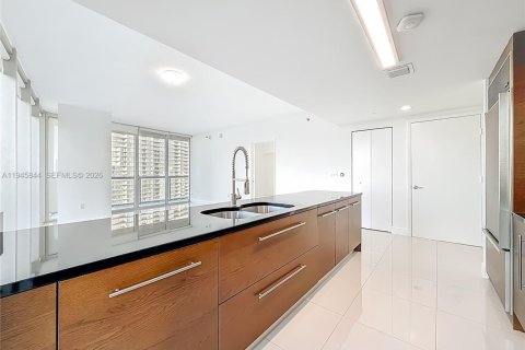 Condo in Miami, Florida, 2 bedrooms № 2263243 - photo 10