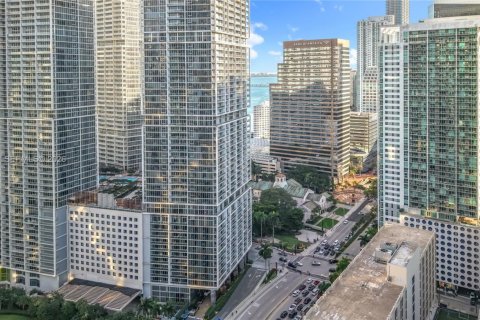 Condo in Miami, Florida, 2 bedrooms № 2263243 - photo 2