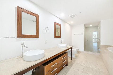 Condo in Miami, Florida, 2 bedrooms № 2263243 - photo 22
