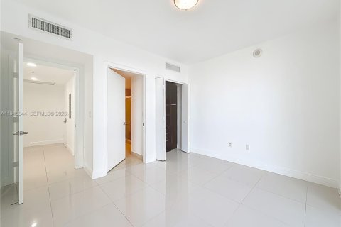 Condo in Miami, Florida, 2 bedrooms № 2263243 - photo 27