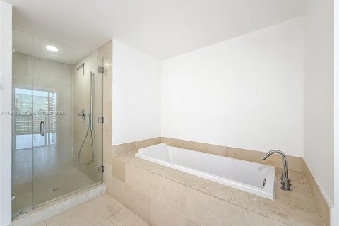 Condo in Miami, Florida, 2 bedrooms № 2263243 - photo 23