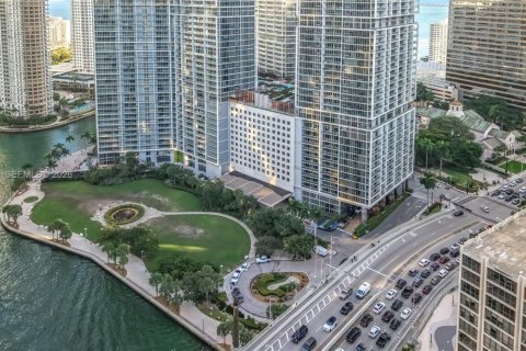 Condo in Miami, Florida, 2 bedrooms № 2263243 - photo 3