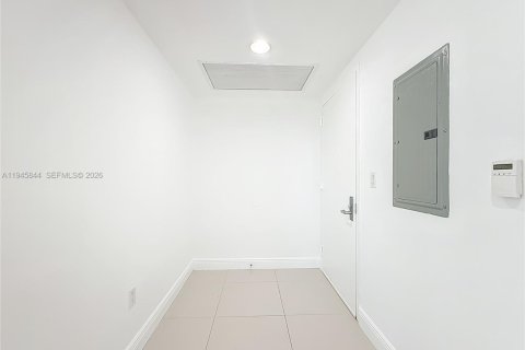 Condo in Miami, Florida, 2 bedrooms № 2263243 - photo 5