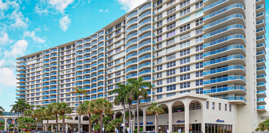Condominio en Hollywood, Florida, 2 dormitorios № 1270334