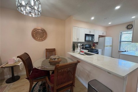 Villa ou maison à vendre à Clearwater, Floride: 2 chambres, 75.44 m2 № 2226594 - photo 10