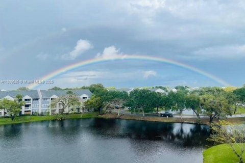 Снять в аренду кондоминиум в Норт-Лодердейл, Флорида 3 спальни, 137.5м2, № 1922840 - фото 3