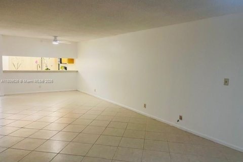 Снять в аренду кондоминиум в Норт-Лодердейл, Флорида 3 спальни, 137.5м2, № 1922840 - фото 5