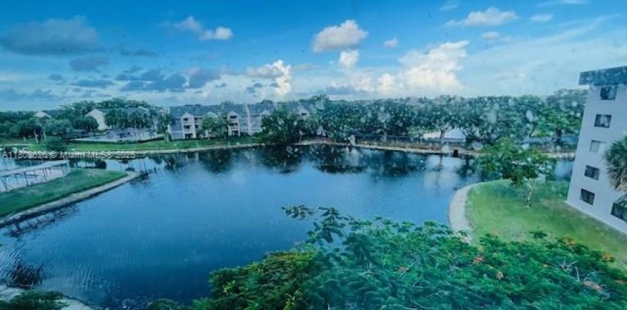 Кондоминиум с 3 спальнями в Норт-Лодердейл, Флорида № 1922840