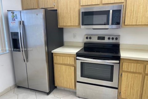 Снять в аренду кондоминиум в Норт-Лодердейл, Флорида 3 спальни, 137.5м2, № 1922840 - фото 10