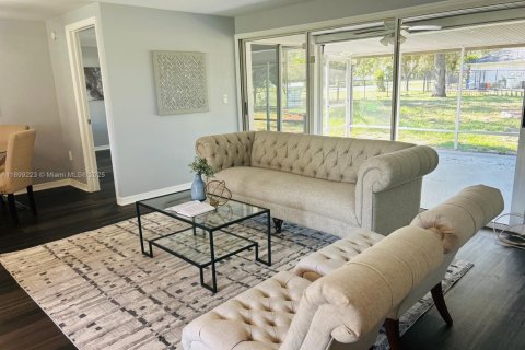 House in Spring Hill, Florida 4 bedrooms № 1951181 - photo 15