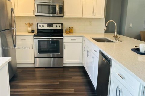 House in Spring Hill, Florida 4 bedrooms № 1951181 - photo 7