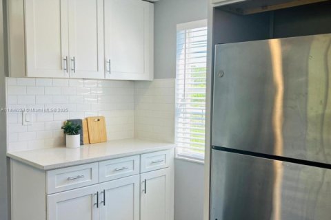 House in Spring Hill, Florida 4 bedrooms № 1951181 - photo 9