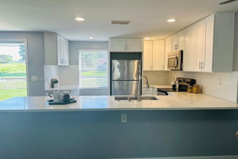 House in Spring Hill, Florida 4 bedrooms № 1951181 - photo 8