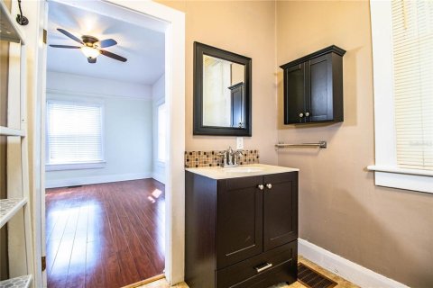 Commercial property in Tampa, Florida 5 bedrooms, 269.42 sq.m. № 1541486 - photo 15