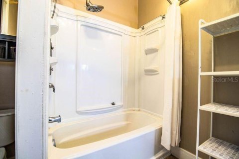 Commercial property in Tampa, Florida 5 bedrooms, 269.42 sq.m. № 1541486 - photo 17