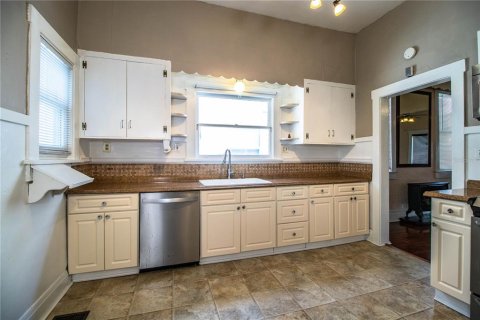 Commercial property in Tampa, Florida 5 bedrooms, 269.42 sq.m. № 1541486 - photo 6