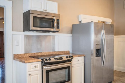 Commercial property in Tampa, Florida 5 bedrooms, 269.42 sq.m. № 1541486 - photo 9