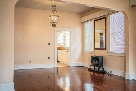 Commercial property in Tampa, Florida 5 bedrooms, 269.42 sq.m. № 1541486 - photo 30