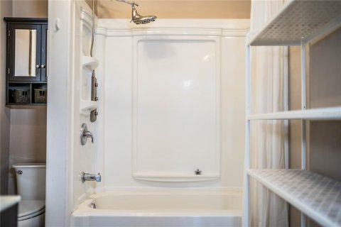 Commercial property in Tampa, Florida 5 bedrooms, 269.42 sq.m. № 1541486 - photo 16